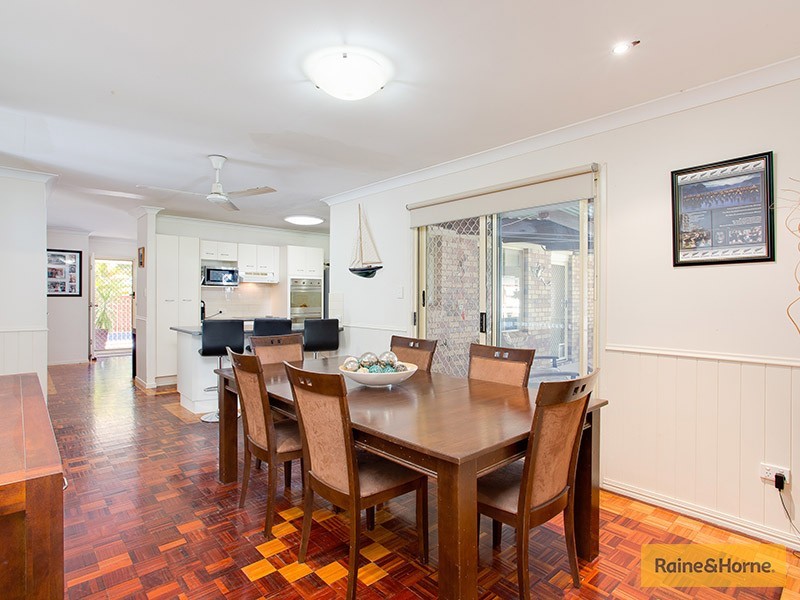 35 Mountain Blue Dr, Kallangur QLD 4503