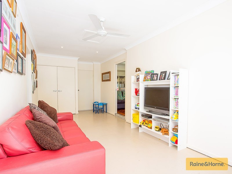 35 Mountain Blue Dr, Kallangur QLD 4503