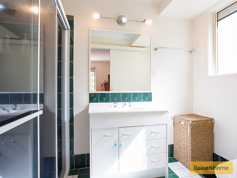 35 Mountain Blue Dr, Kallangur QLD 4503