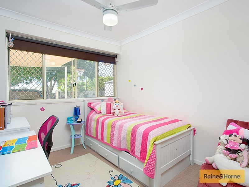 35 Mountain Blue Dr, Kallangur QLD 4503