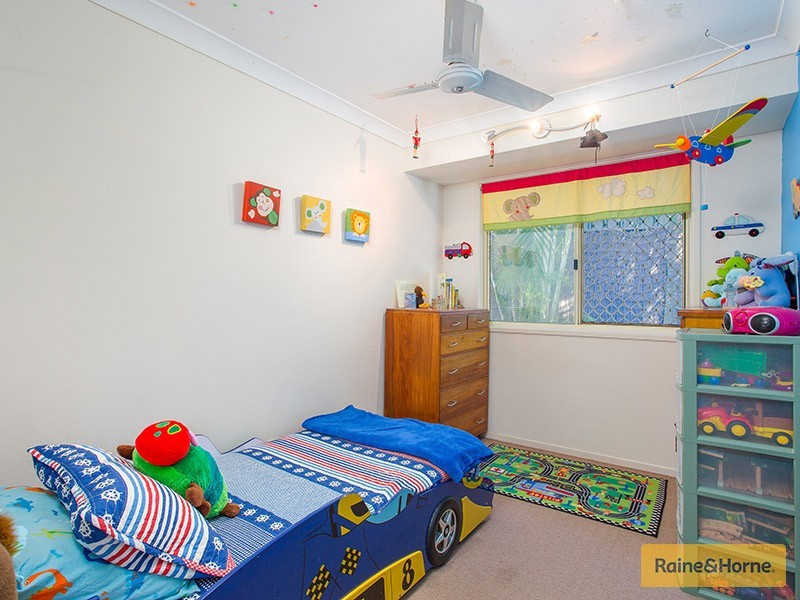 35 Mountain Blue Dr, Kallangur QLD 4503