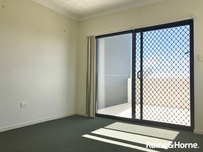 11/33 Humpybong Esplanade, Redcliffe QLD 4020