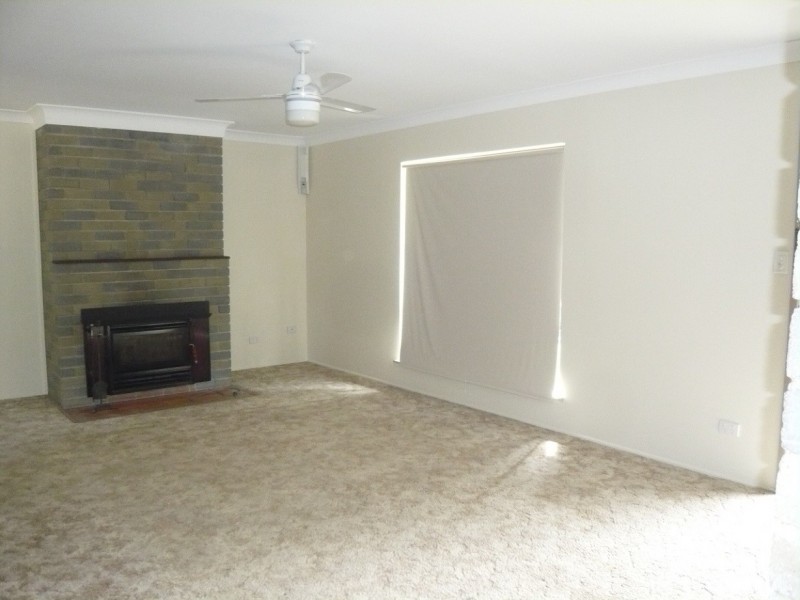 15 Kirkcaldy St, Morayfield QLD 4506