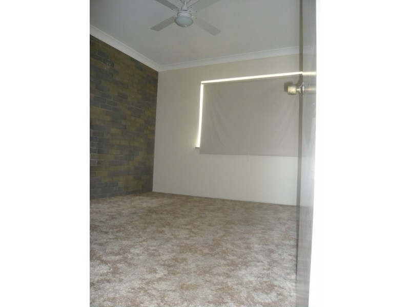 15 Kirkcaldy St, Morayfield QLD 4506