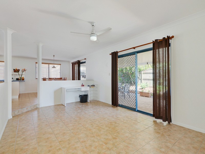 10 Monavale Ct, Sandstone Point QLD 4511