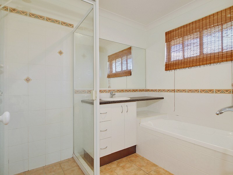 10 Monavale Ct, Sandstone Point QLD 4511