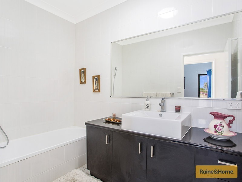 2 Lady Bowen Parade, Rothwell QLD 4022