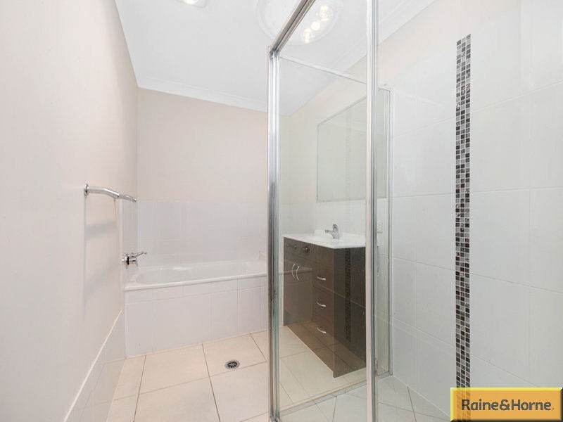 Unit 2/28 Barrine Place, Narangba QLD 4504