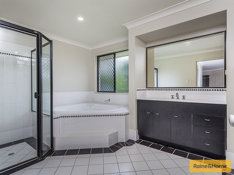 22 Mavis Road, Morayfield QLD 4506