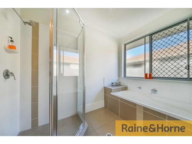 35 Nicole St, Morayfield QLD 4506