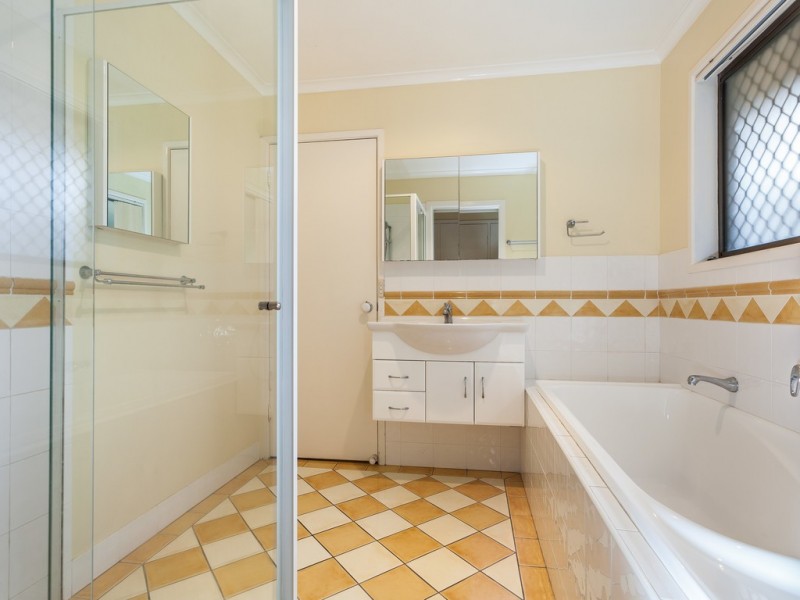 7 Minerva Court, Eatons Hill QLD 4037
