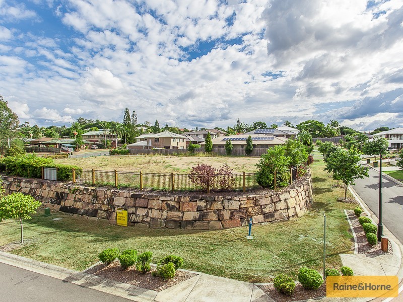 1 Hollow Crescent, Narangba QLD 4504