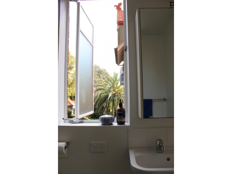 2/82 Avenue Road, Mosman NSW 2088