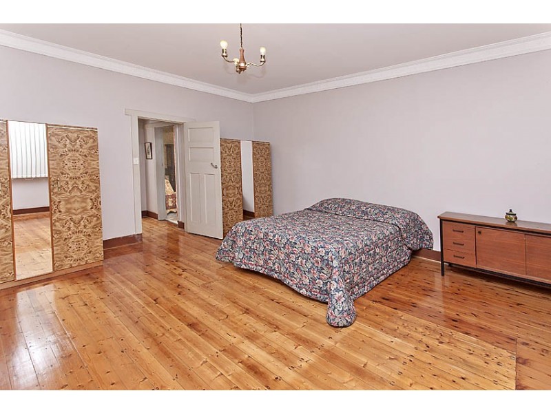 18 Windsor Road, Willoughby NSW 2068