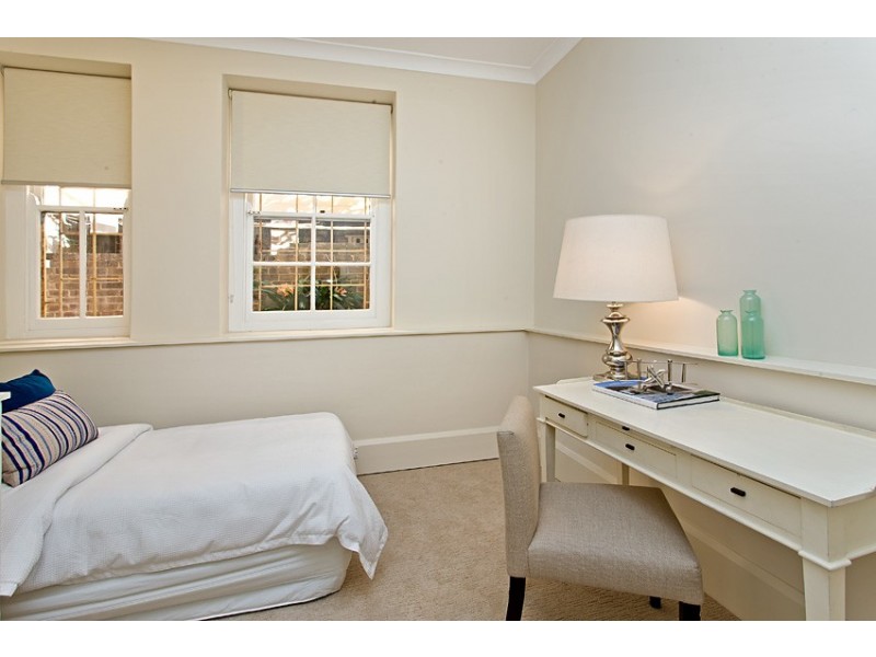 2/19 Holbrook Ave, Kirribilli NSW 2061