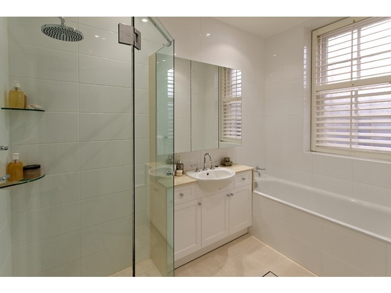 2/19 Holbrook Ave, Kirribilli NSW 2061