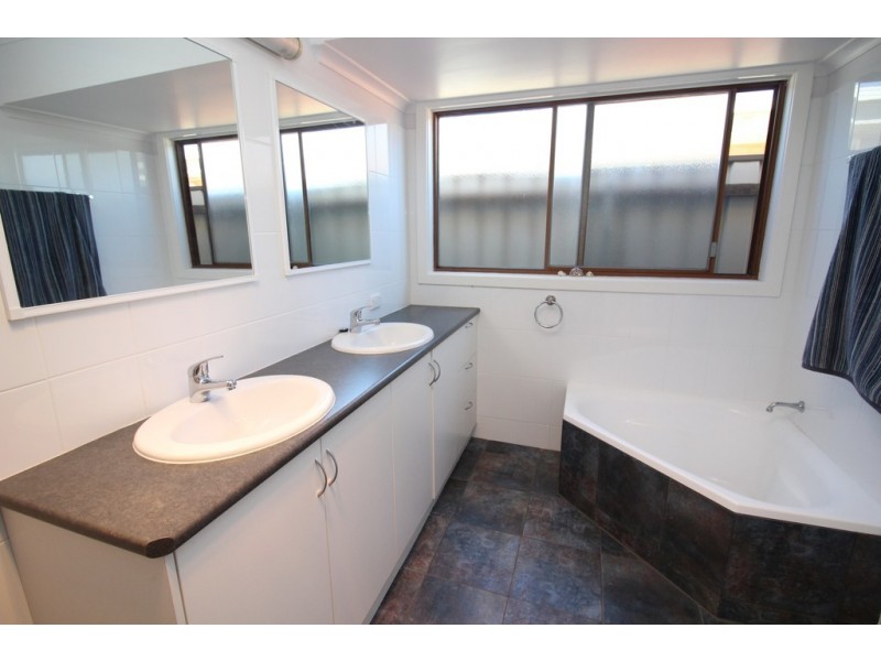 13-15 Pethick Street, Naracoorte SA 5271