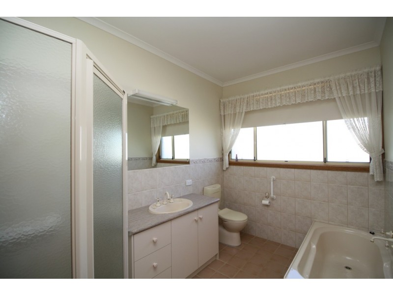 24 Cedar Avenue, Naracoorte SA 5271