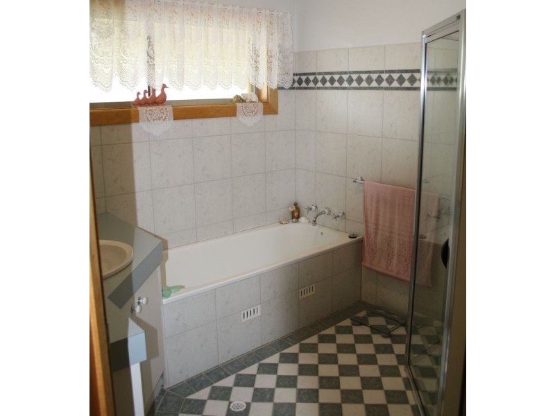 Bakers Range Road, Lucindale SA 5272