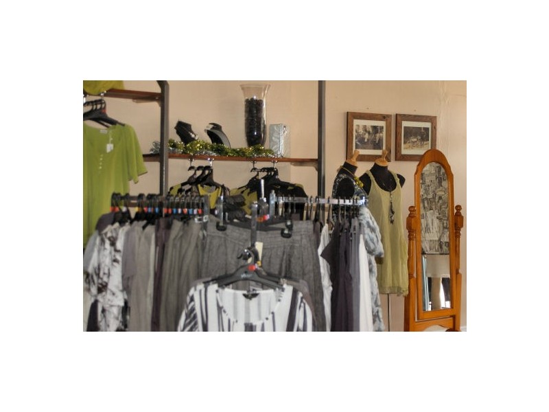 ‘Trends’ 82 Smith Street, Naracoorte SA 5271