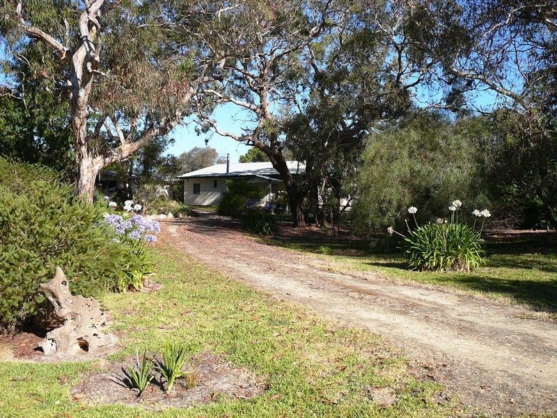 ‘Kompiam’ West Avenue Road, Conmurra SA 5272