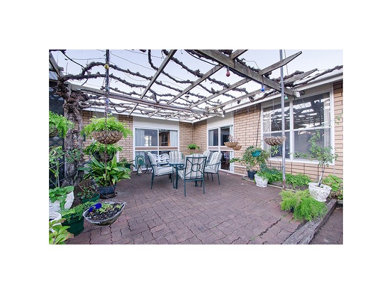 16 Caves Rd, Naracoorte SA 5271