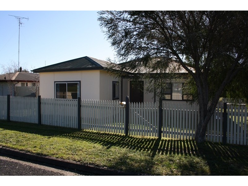 15 Fourth Avenue, Naracoorte SA 5271