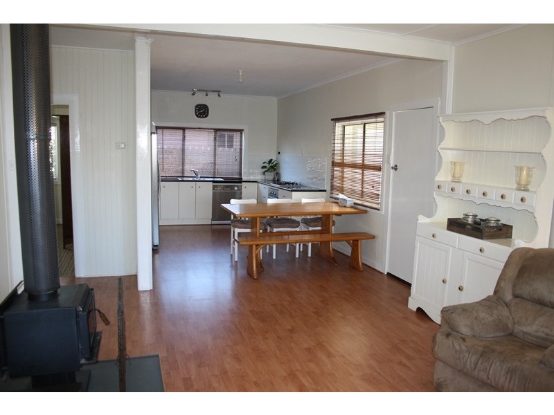 15 Fourth Avenue, Naracoorte SA 5271