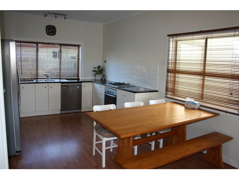 15 Fourth Avenue, Naracoorte SA 5271