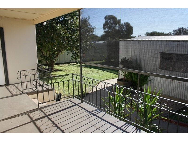 15 Fourth Avenue, Naracoorte SA 5271