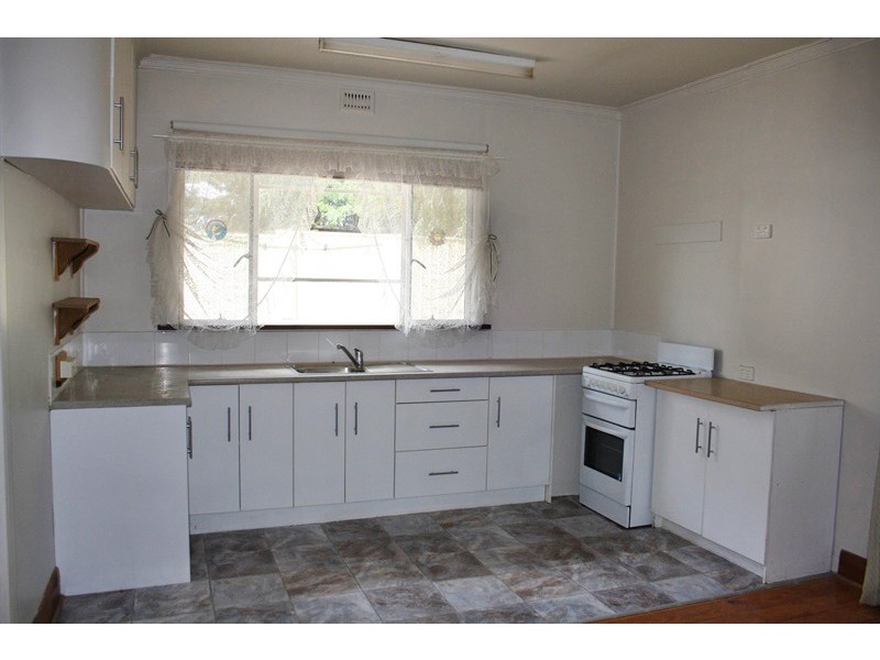 8 Second Avenue, Naracoorte SA 5271