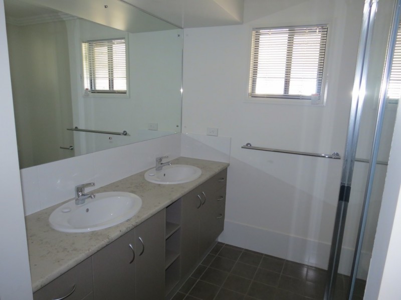 38 Wright Street, Emerald QLD 4720