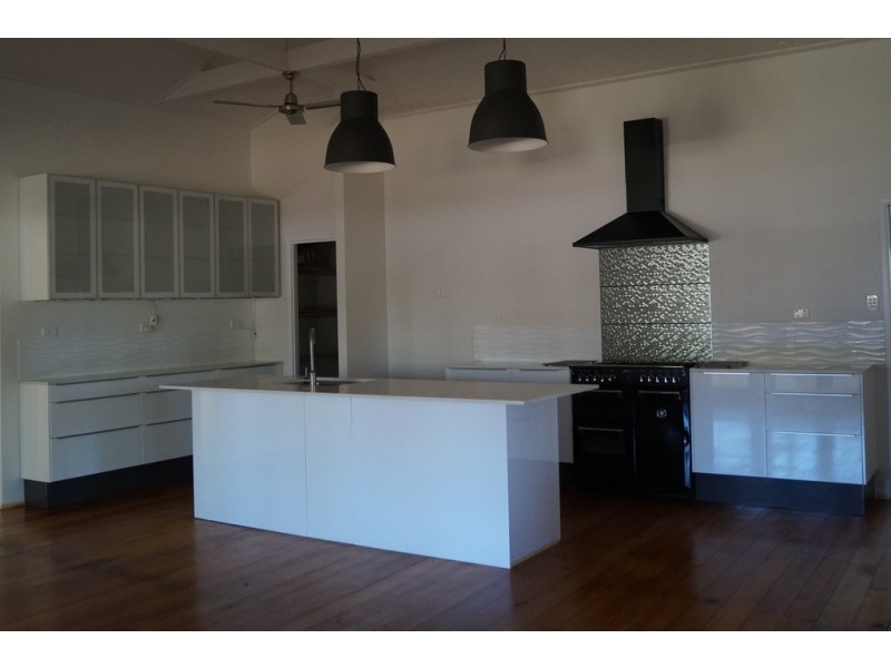 25 Theresa Street, Emerald QLD 4720