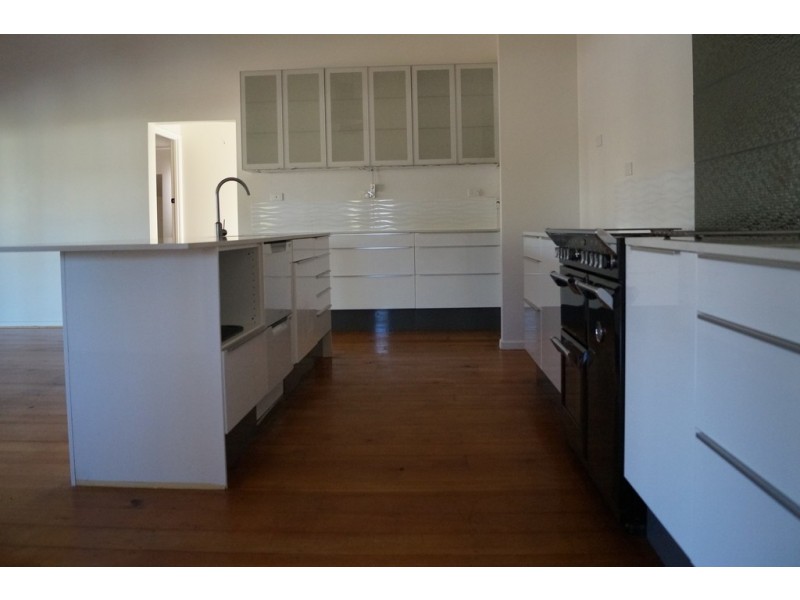 25 Theresa Street, Emerald QLD 4720