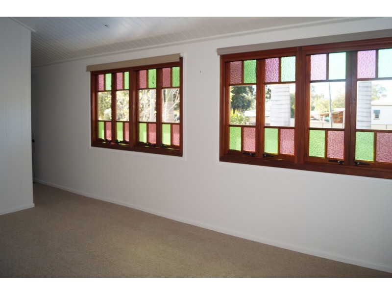 25 Theresa Street, Emerald QLD 4720