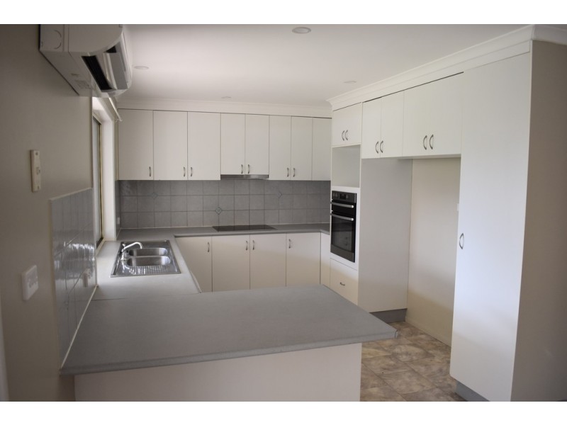 26 Jeppesen Drive, Emerald QLD 4720