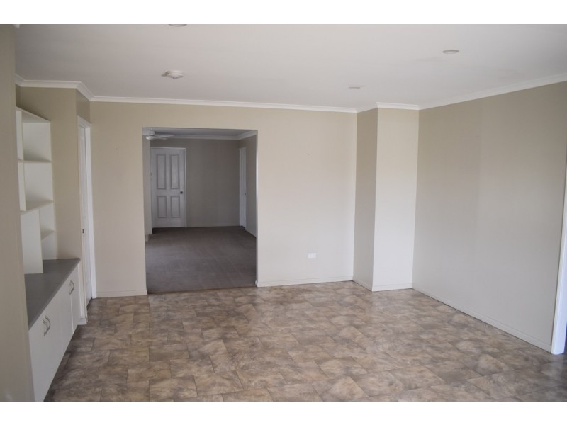 26 Jeppesen Drive, Emerald QLD 4720