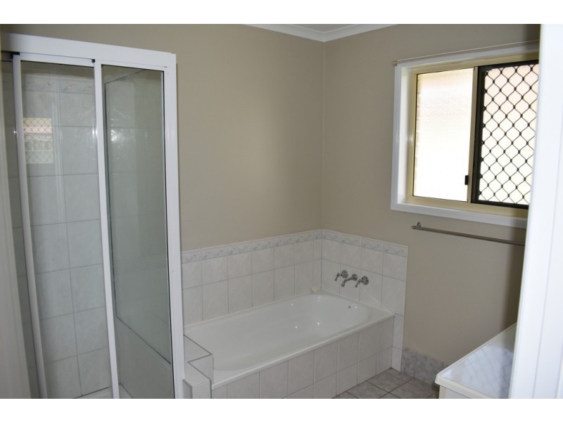 26 Jeppesen Drive, Emerald QLD 4720