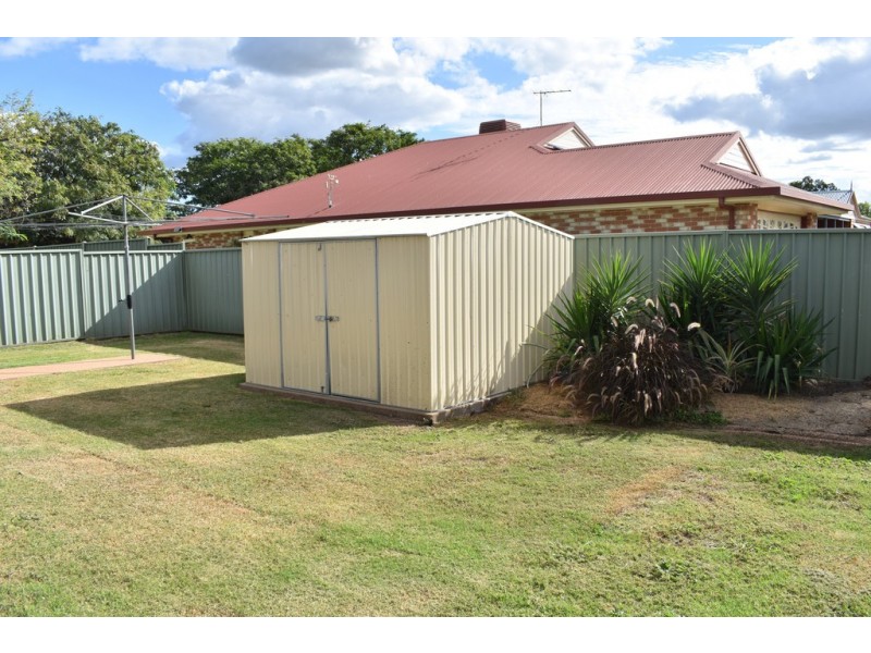 26 Jeppesen Drive, Emerald QLD 4720