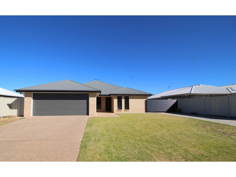 23 Glovar Street, Emerald QLD 4720