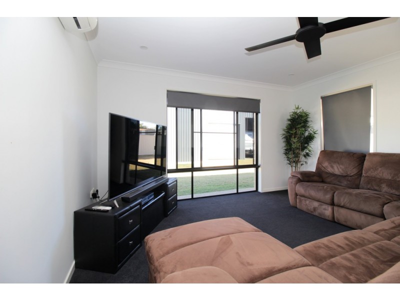 23 Glovar Street, Emerald QLD 4720