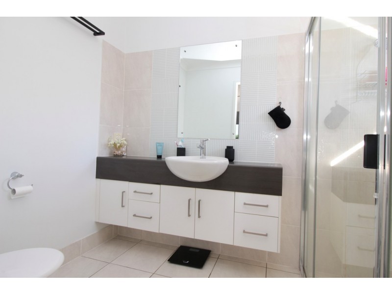 23 Glovar Street, Emerald QLD 4720