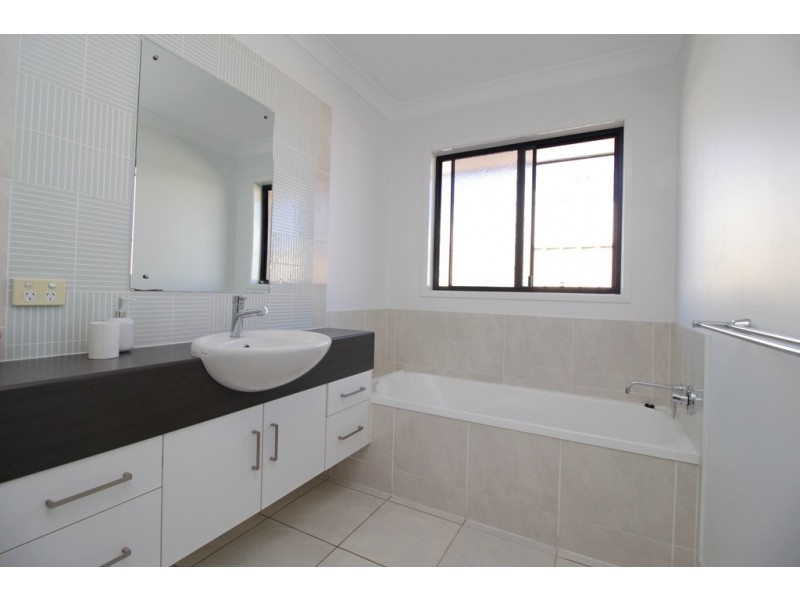 23 Glovar Street, Emerald QLD 4720