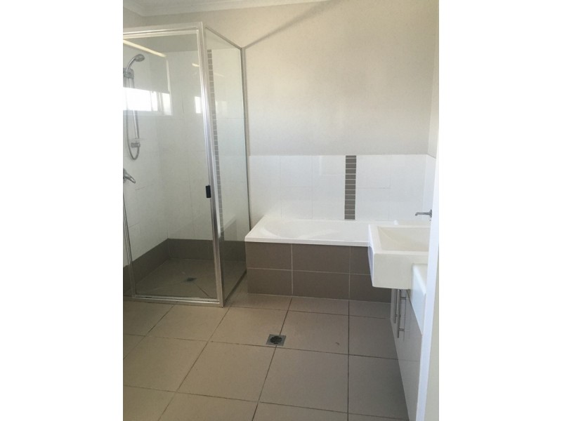 2, 15-17 Roberts St “Willow Rise”, Emerald QLD 4720