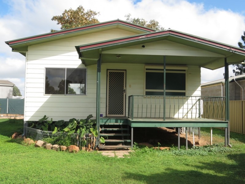 16 Powell Street, Emerald QLD 4720