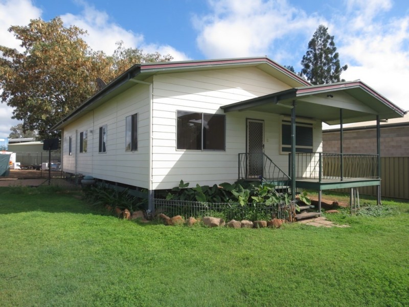 16 Powell Street, Emerald QLD 4720