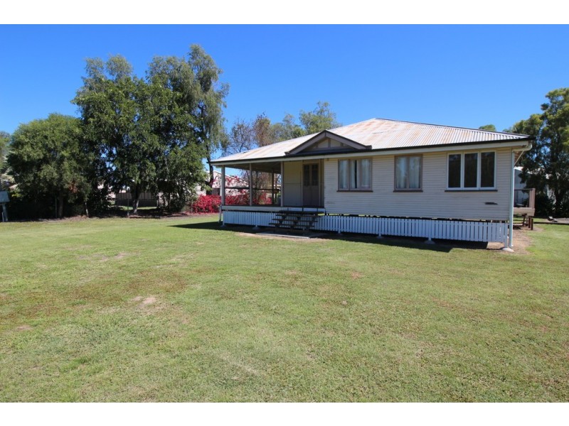 6 Rodeo Drive, Emerald QLD 4720