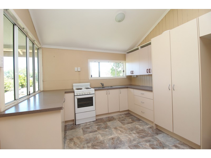 6 Rodeo Drive, Emerald QLD 4720