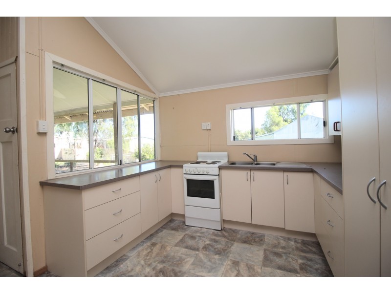 6 Rodeo Drive, Emerald QLD 4720