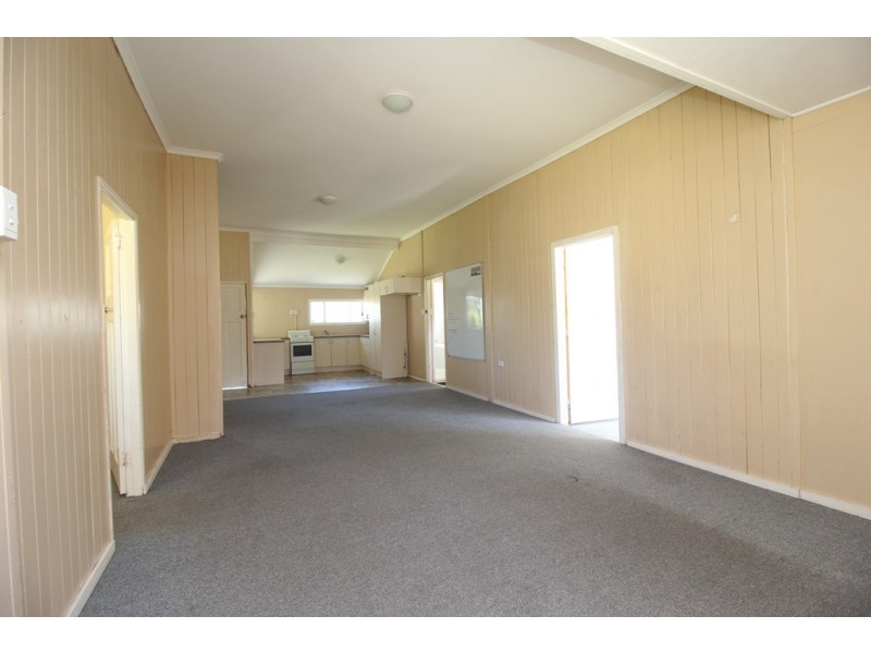 6 Rodeo Drive, Emerald QLD 4720